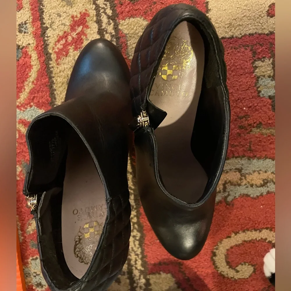 Vince Camuto Black Leather Zip Booties Evgenia size 7.5 - gently used - Picture 3 of 8